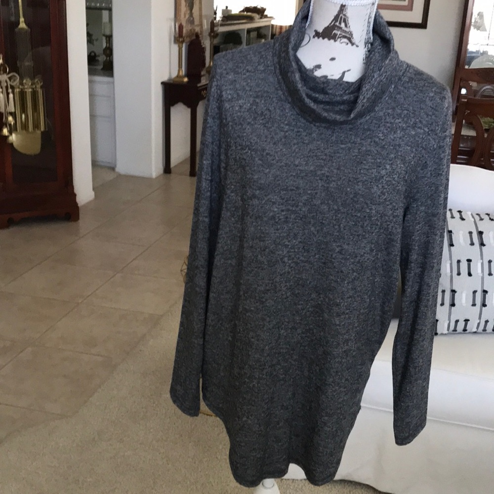 Super comfy top by Max Studio NWT